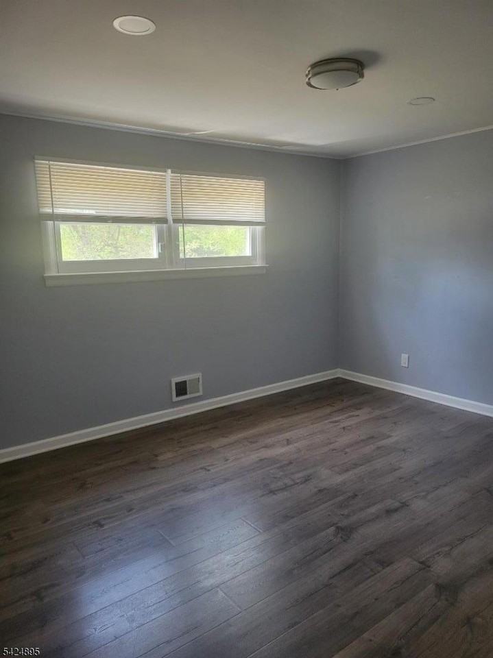 565 Hunter Ave - Photo 6 of 17