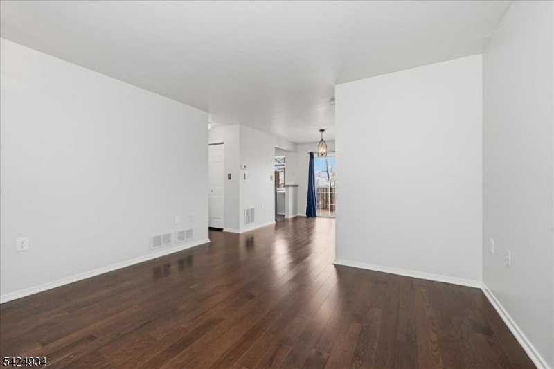 5 Ajax Ct - Photo 5 of 38