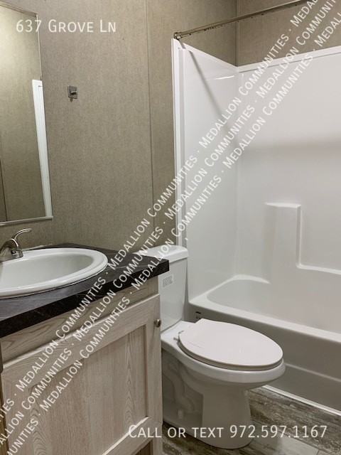 637 Grove Ln - Photo 2 of 30