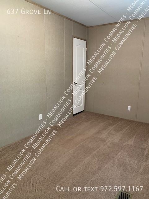 637 Grove Ln - Photo 3 of 30