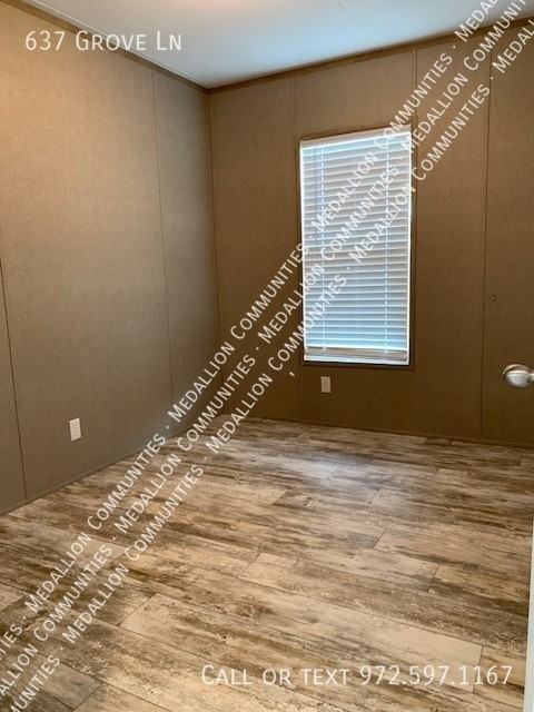 637 Grove Ln - Photo 4 of 30