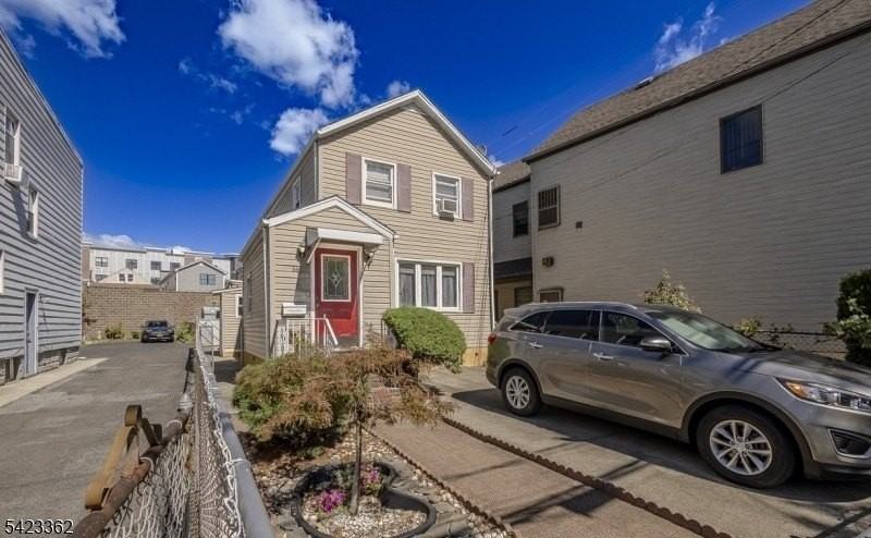 66 Garrison St - Photo 3 of 25