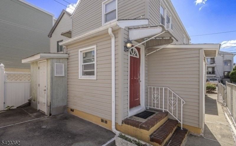 66 Garrison St - Photo 4 of 25