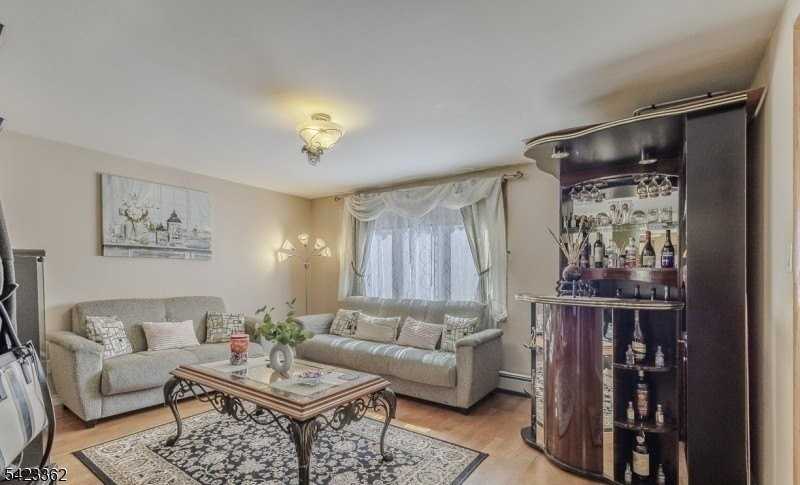 66 Garrison St - Photo 6 of 25