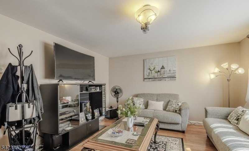 66 Garrison St - Photo 7 of 25