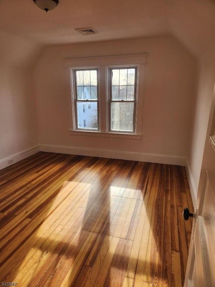 42 Duer Pl #2 - Photo 5 of 12