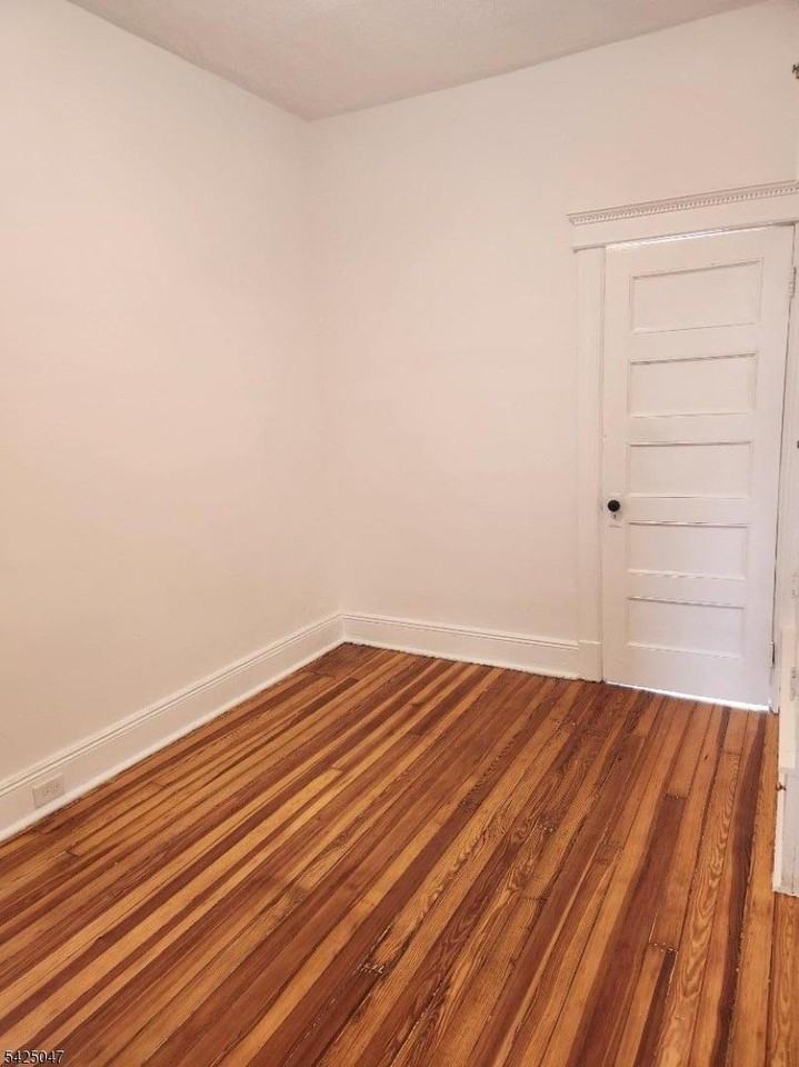 42 Duer Pl #2 - Photo 6 of 12