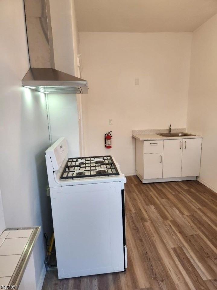 42 Duer Pl #1 - Photo 3 of 11