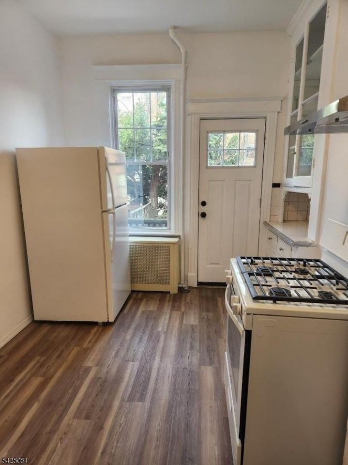 42 Duer Pl #1 - Photo 5 of 11