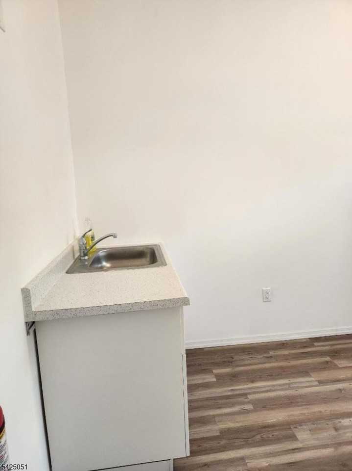 42 Duer Pl #1 - Photo 6 of 11