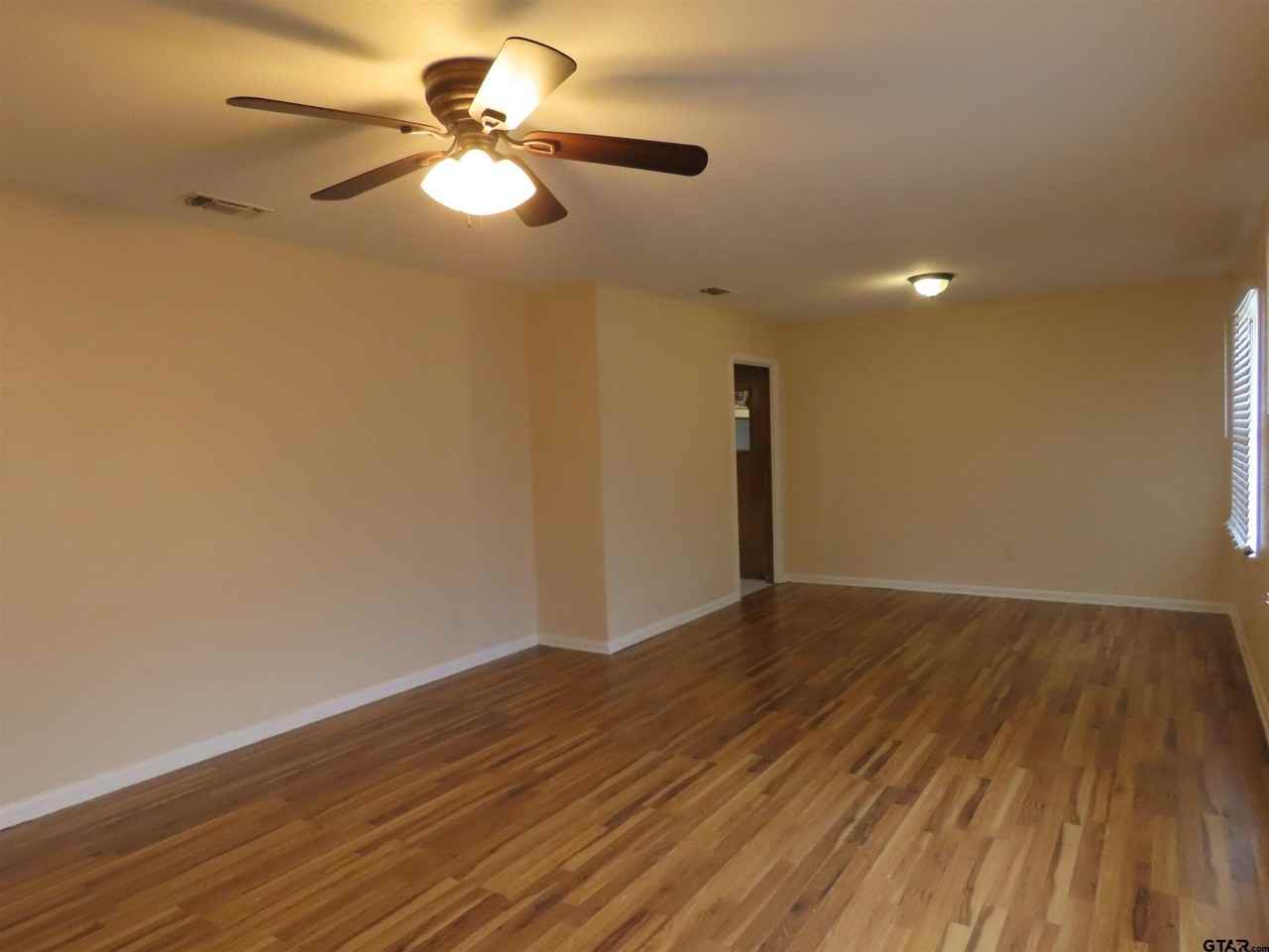 1220 Powers Dr - Photo 3 of 24