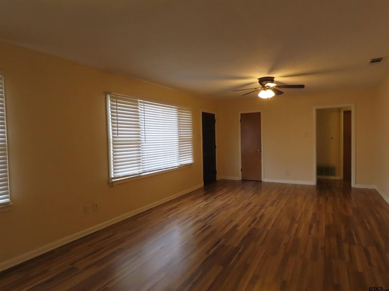 1220 Powers Dr - Photo 4 of 24