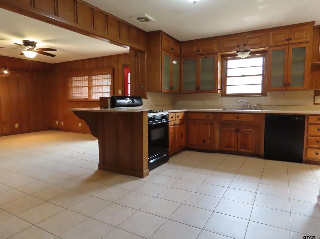 1220 Powers Dr - Photo 6 of 24