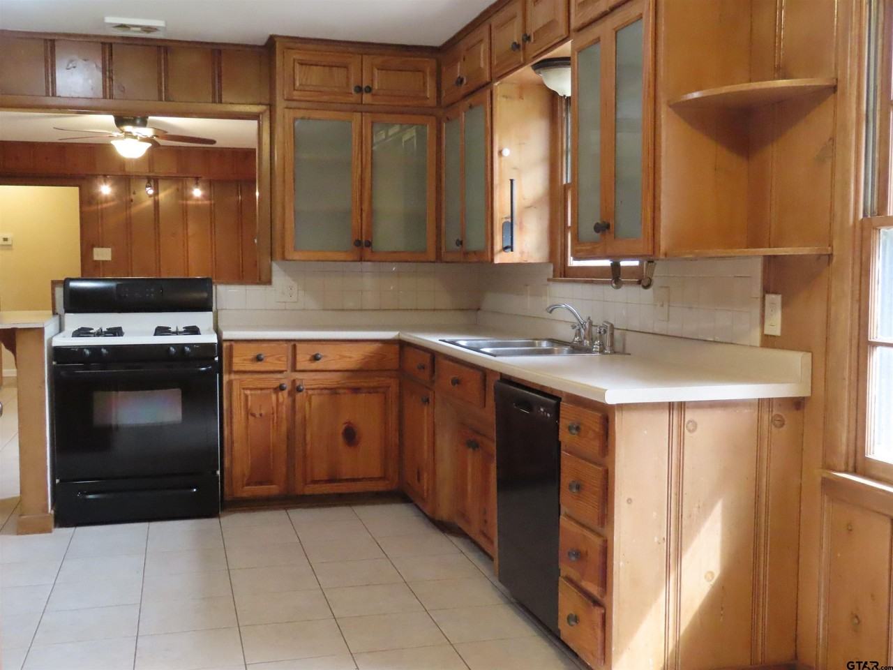 1220 Powers Dr - Photo 7 of 24