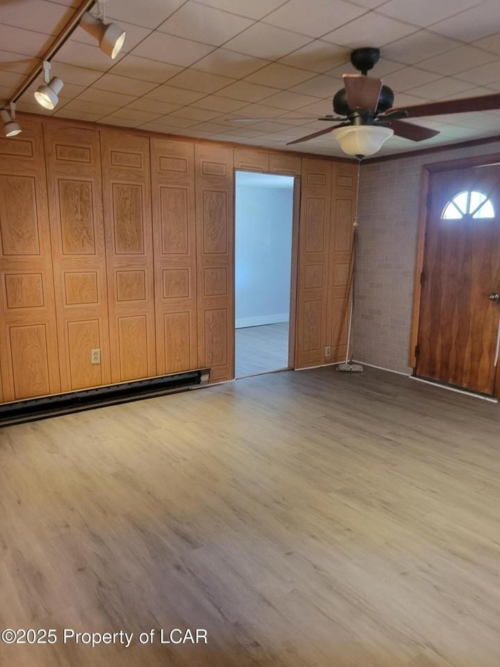 37 Hale St - Photo 2 of 9