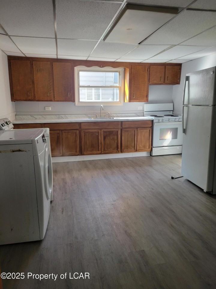 37 Hale St - Photo 3 of 9