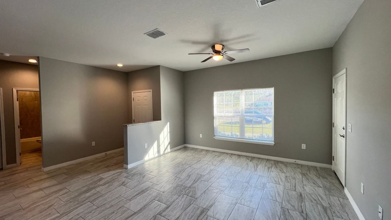 1543 Welland St Se - Photo 2 of 35