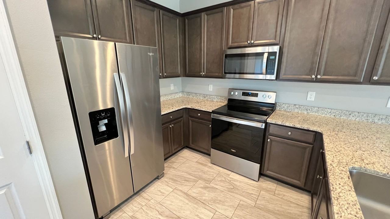 1543 Welland St Se - Photo 6 of 35