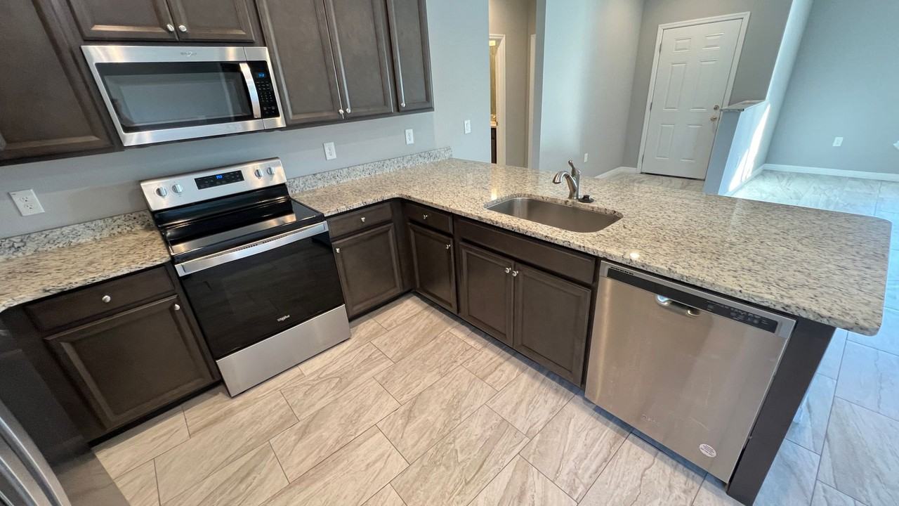 1543 Welland St Se - Photo 7 of 35