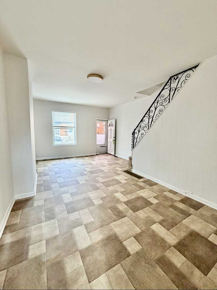 2084 E Pacific St - Photo 2 of 18