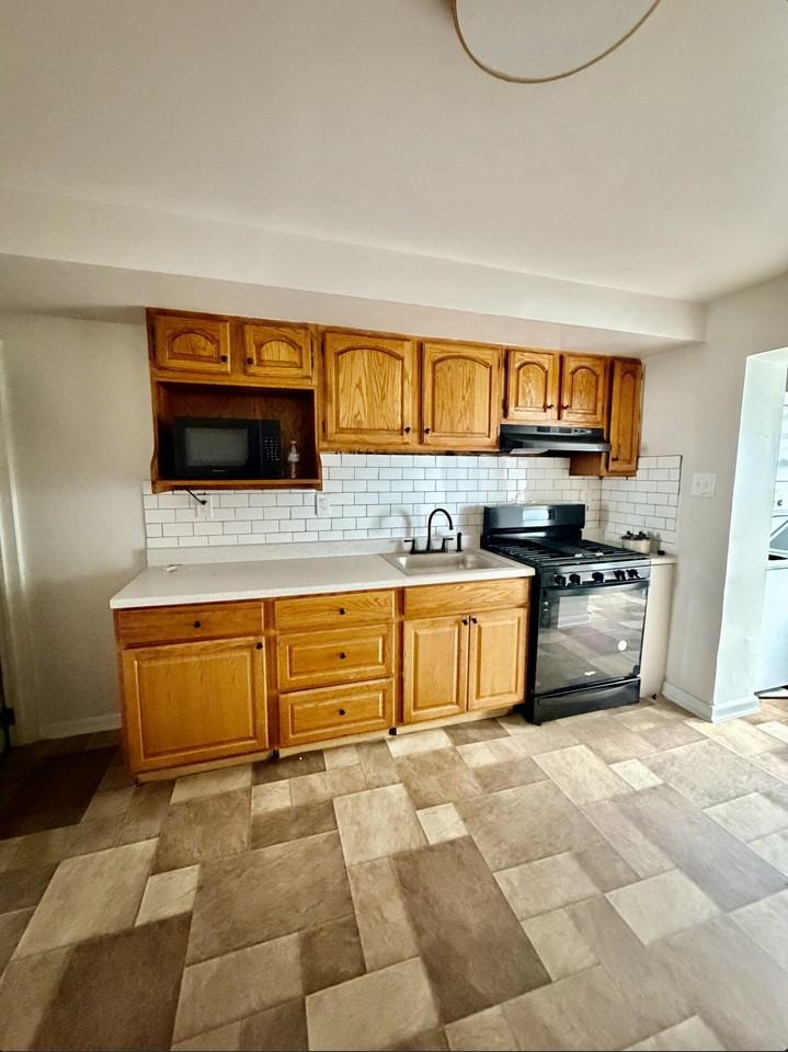 2084 E Pacific St - Photo 4 of 18