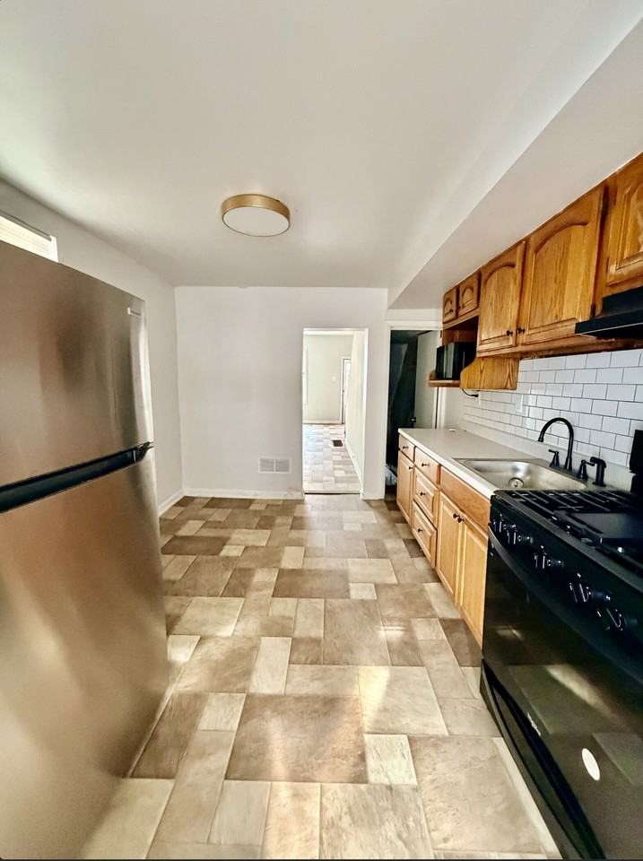 2084 E Pacific St - Photo 5 of 18