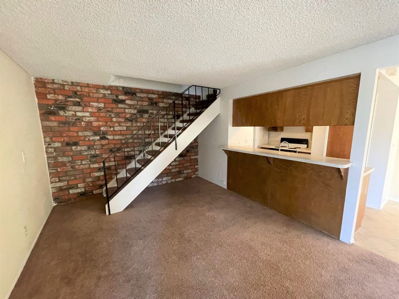 1212 Chalmette Ave - Photo 3 of 16