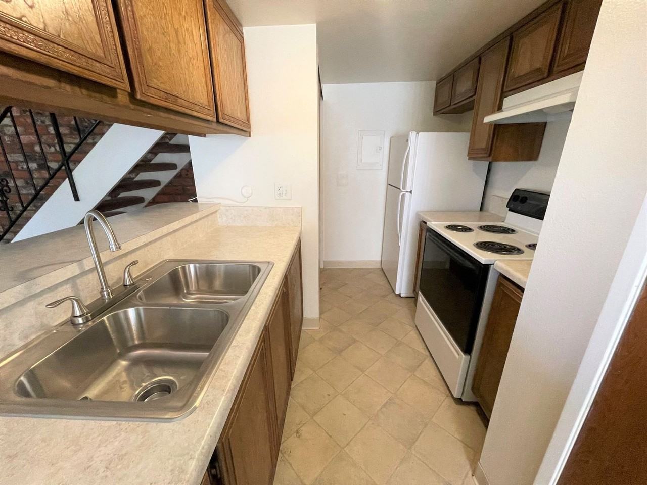 1212 Chalmette Ave - Photo 7 of 16