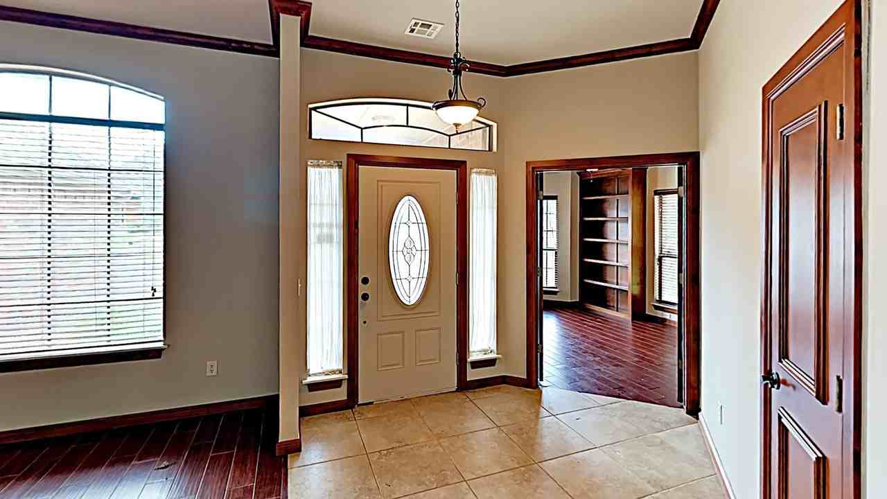 1725 Nw 185th St - Photo 4 of 22