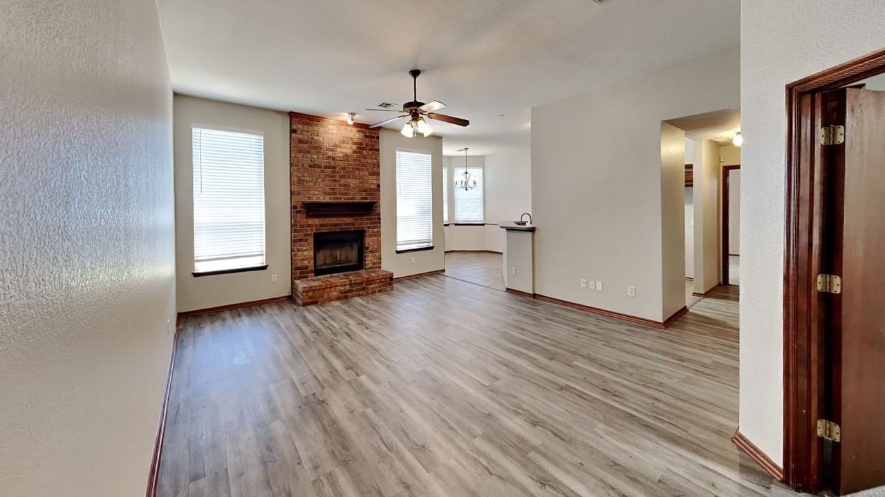 2212 Sw 141st Pl - Photo 4 of 26