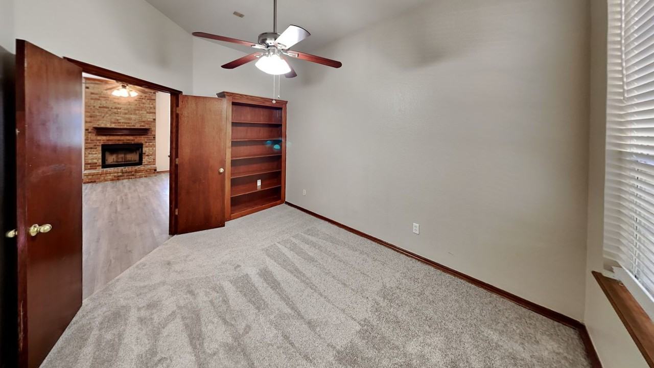 2212 Sw 141st Pl - Photo 5 of 26