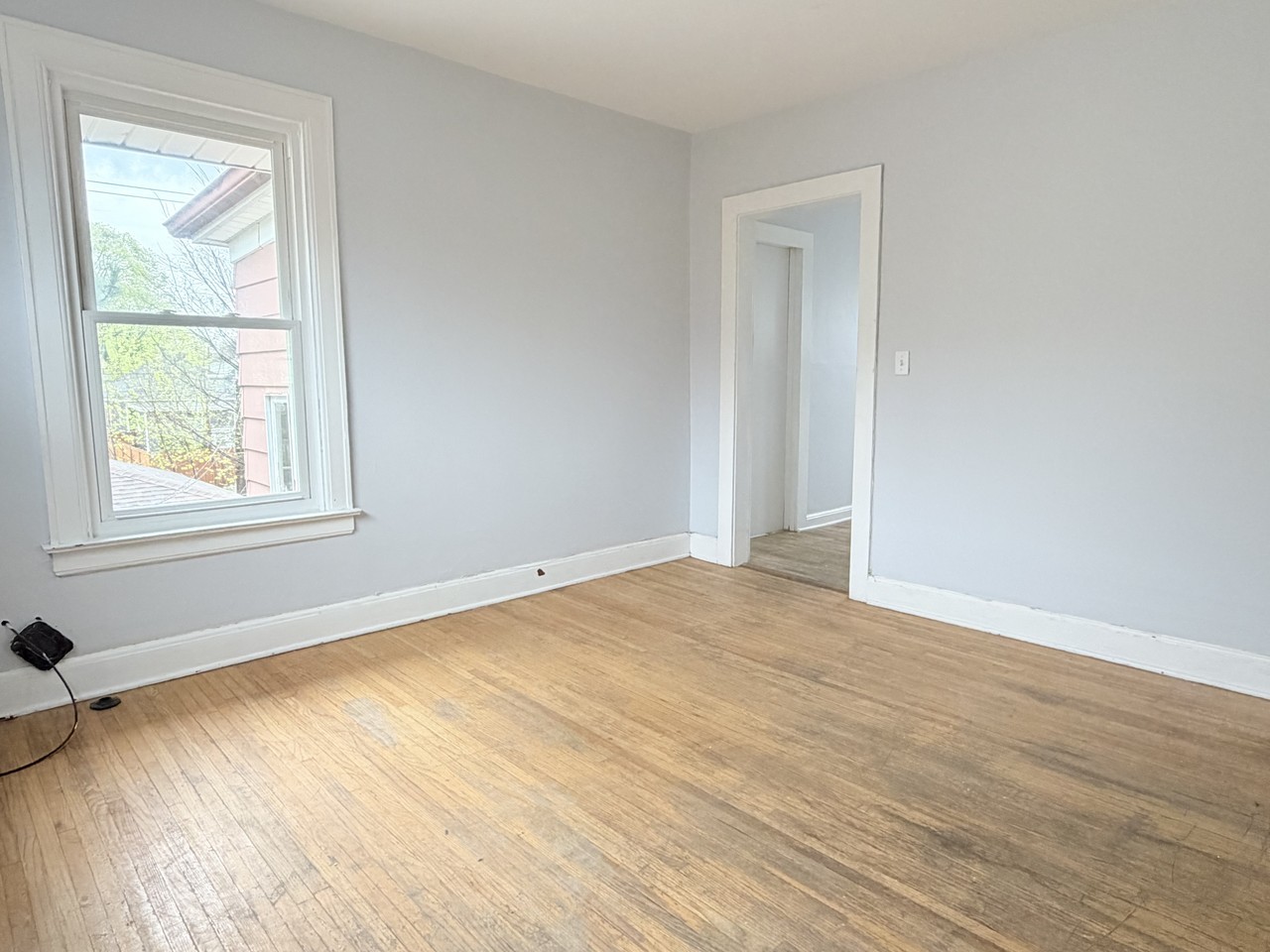 1022 - 1022 Gladstone Ave - Photo 2 of 16