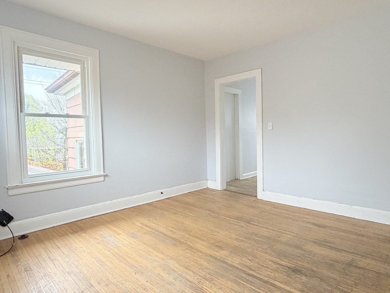 1022 - 1022 Gladstone Ave - Photo 3 of 16
