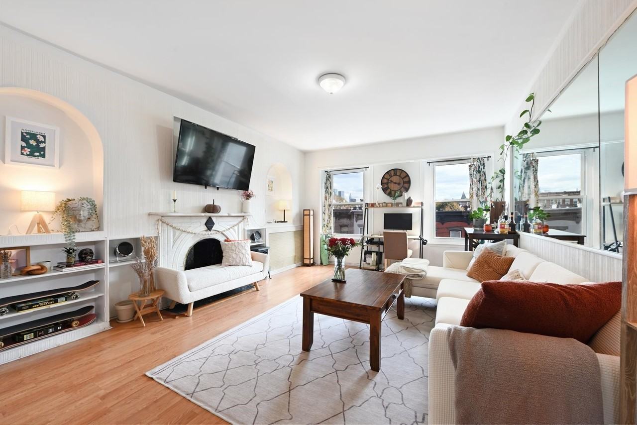 902 Park Ave #4 - Photo 2 of 13