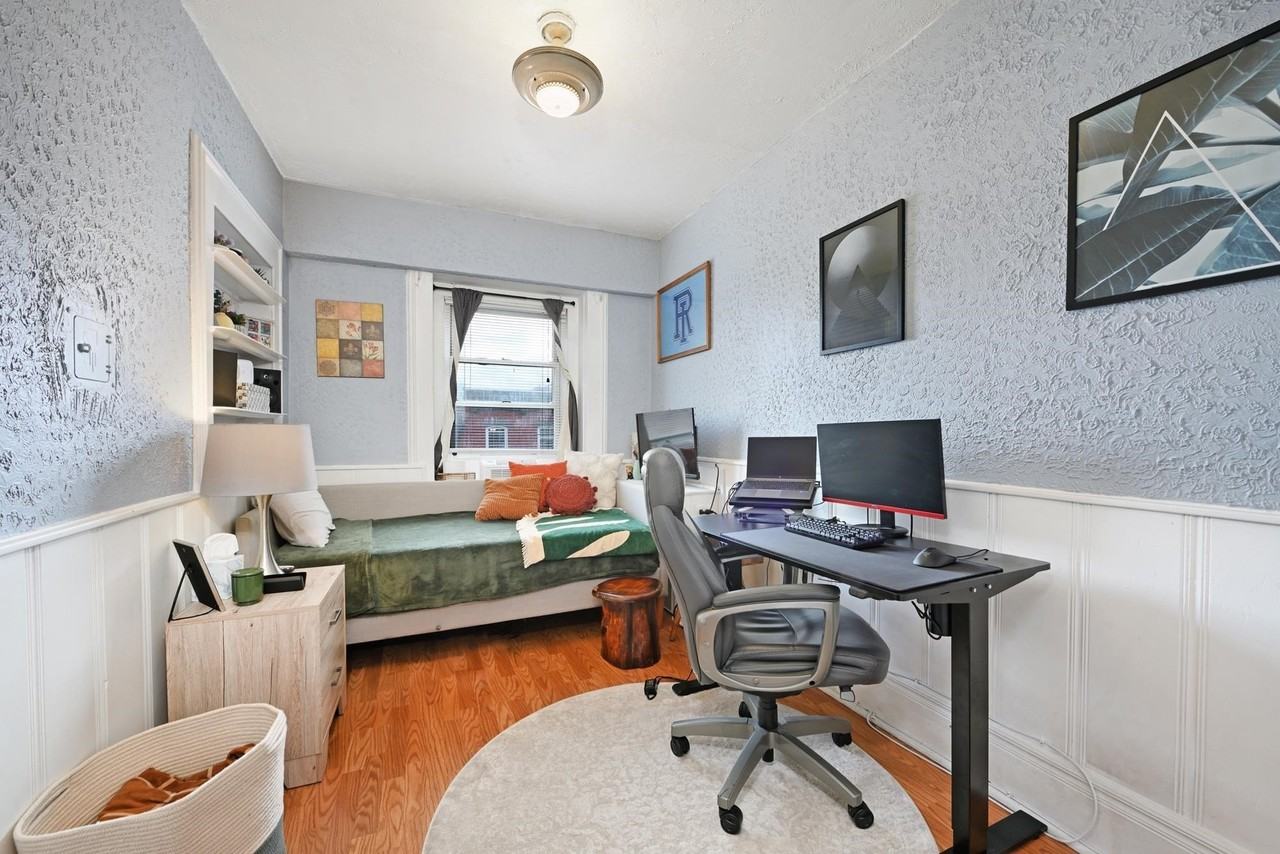 902 Park Ave #4 - Photo 3 of 13