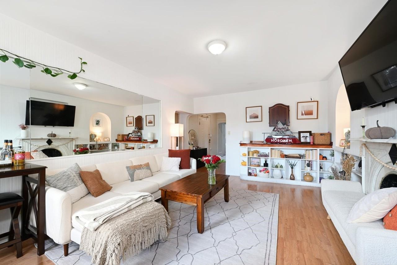 902 Park Ave #4 - Photo 4 of 13