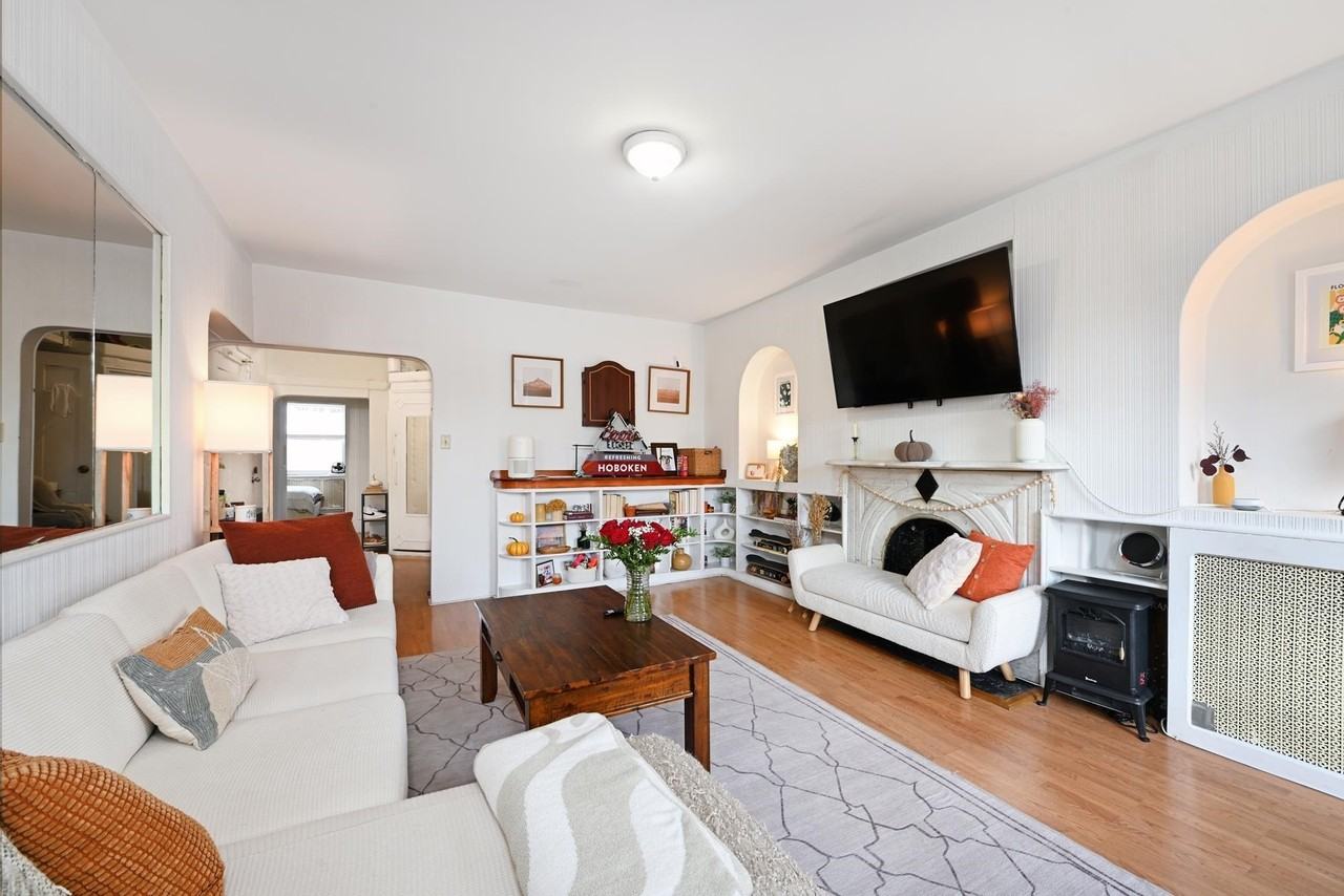 902 Park Ave #4 - Photo 5 of 13