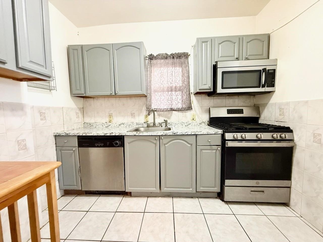 183 Fairview Ave #1 - Photo 2 of 13