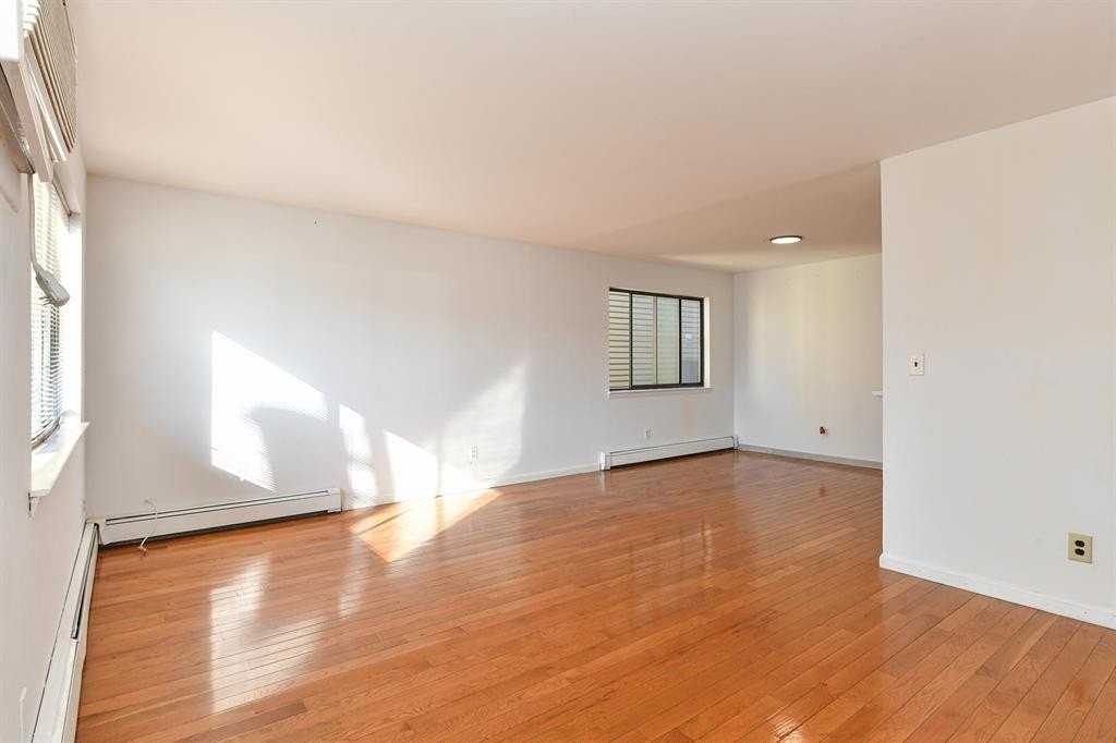 1308 46th St #1 - Photo 3 of 27