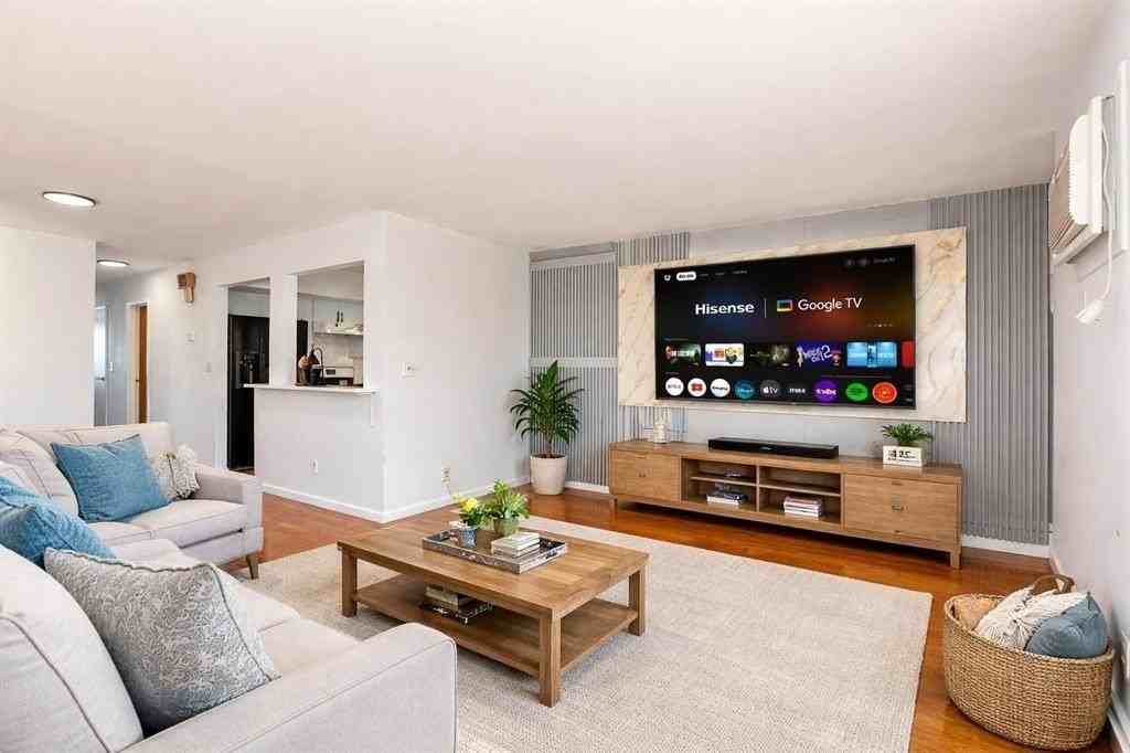 1308 46th St #1 - Photo 4 of 27