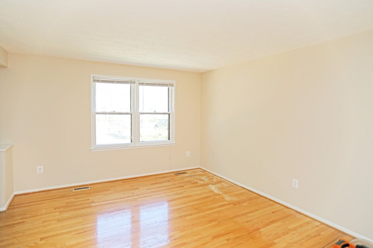 329 Gundry Dr - Photo 2 of 25