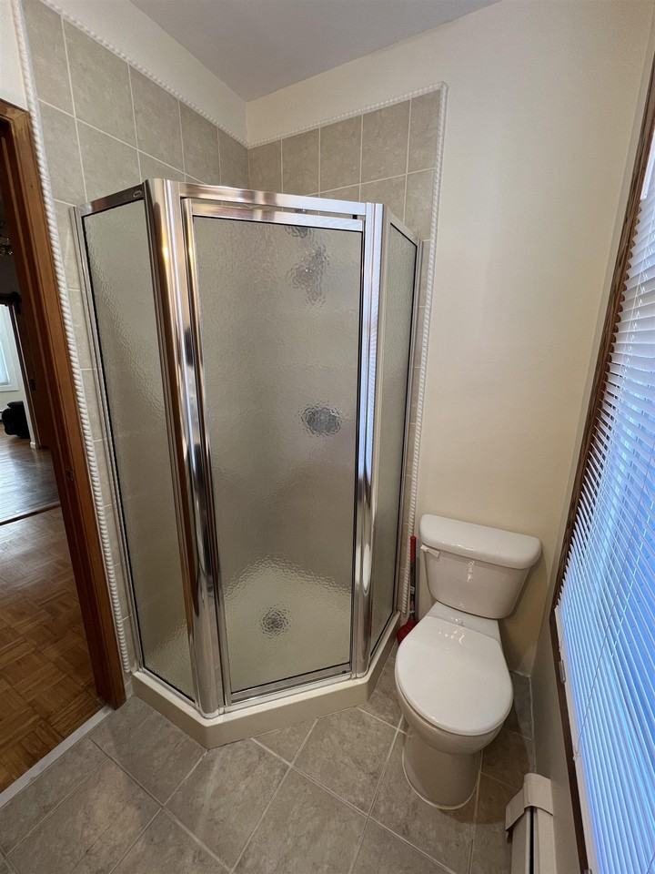 220 Bay St - Photo 7 of 17