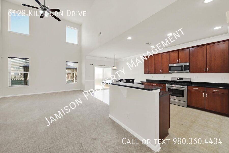 6128 Kilchurn Dr - Photo 4 of 23