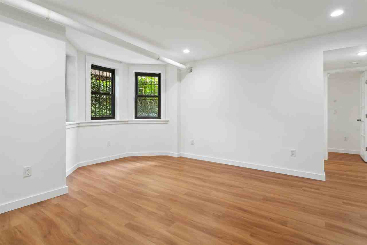 110 Summit Ave #G - Photo 6 of 25