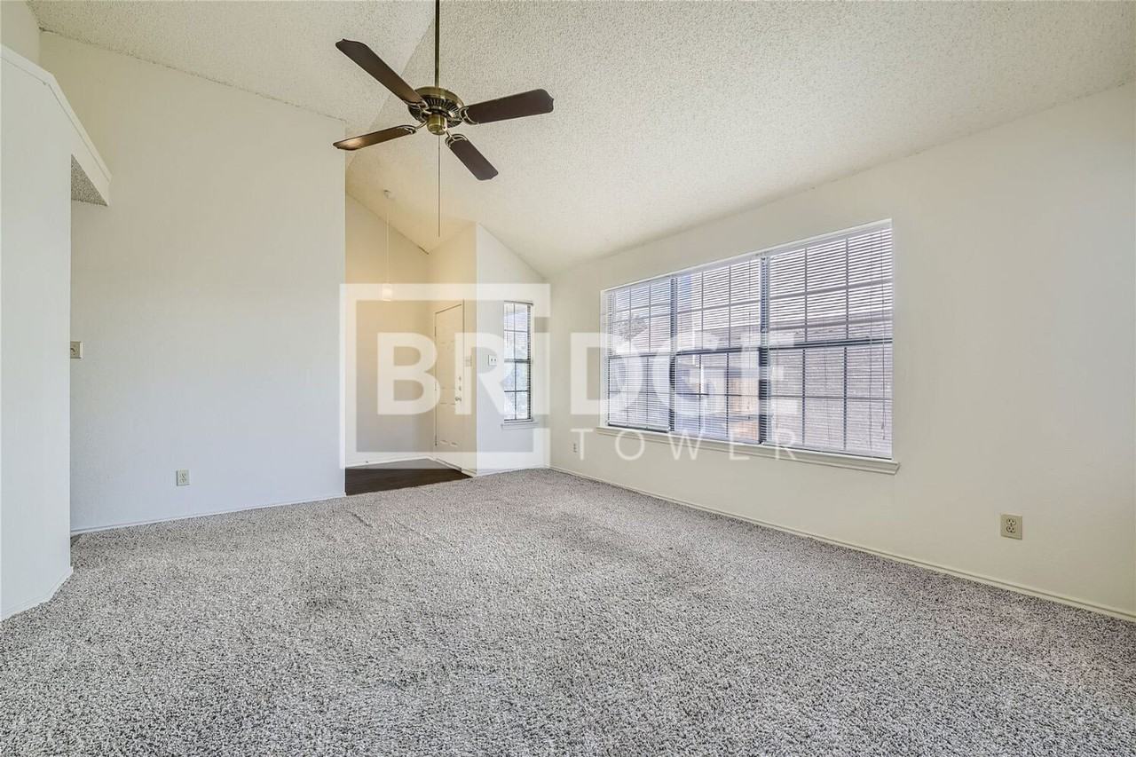 905 Boxwood Dr - Photo 2 of 9