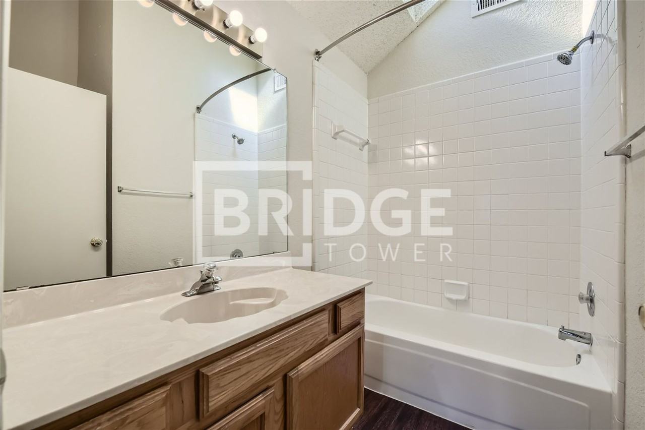 905 Boxwood Dr - Photo 6 of 9