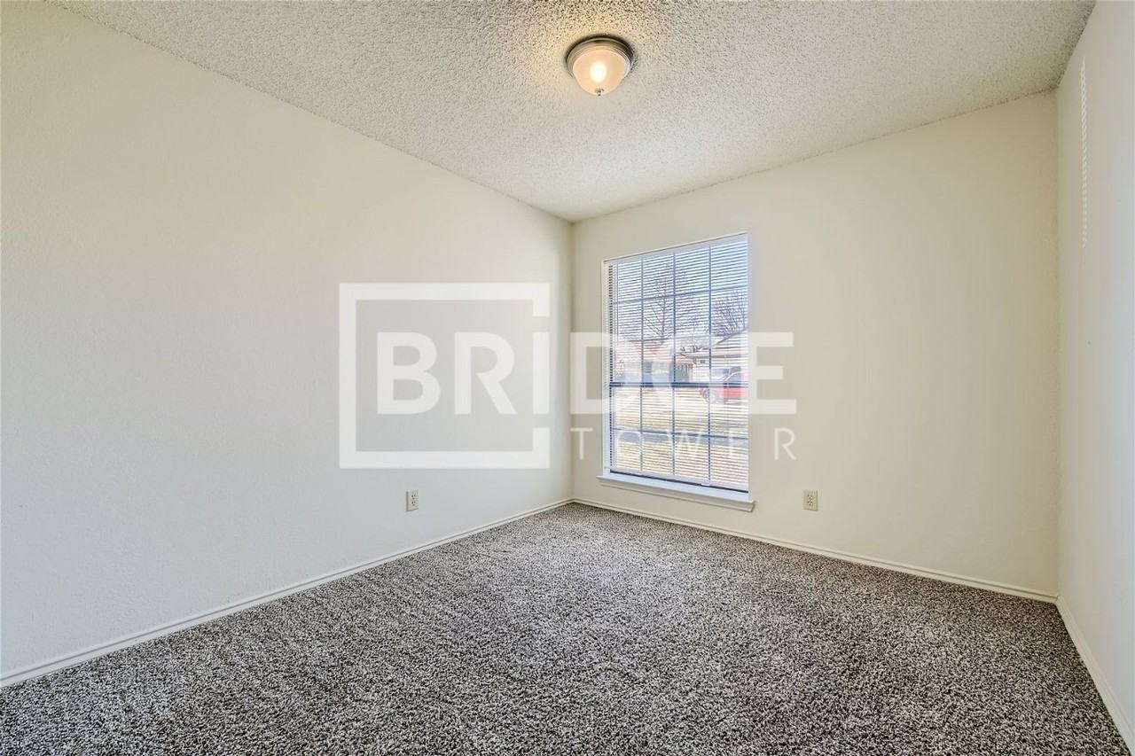 905 Boxwood Dr - Photo 7 of 9