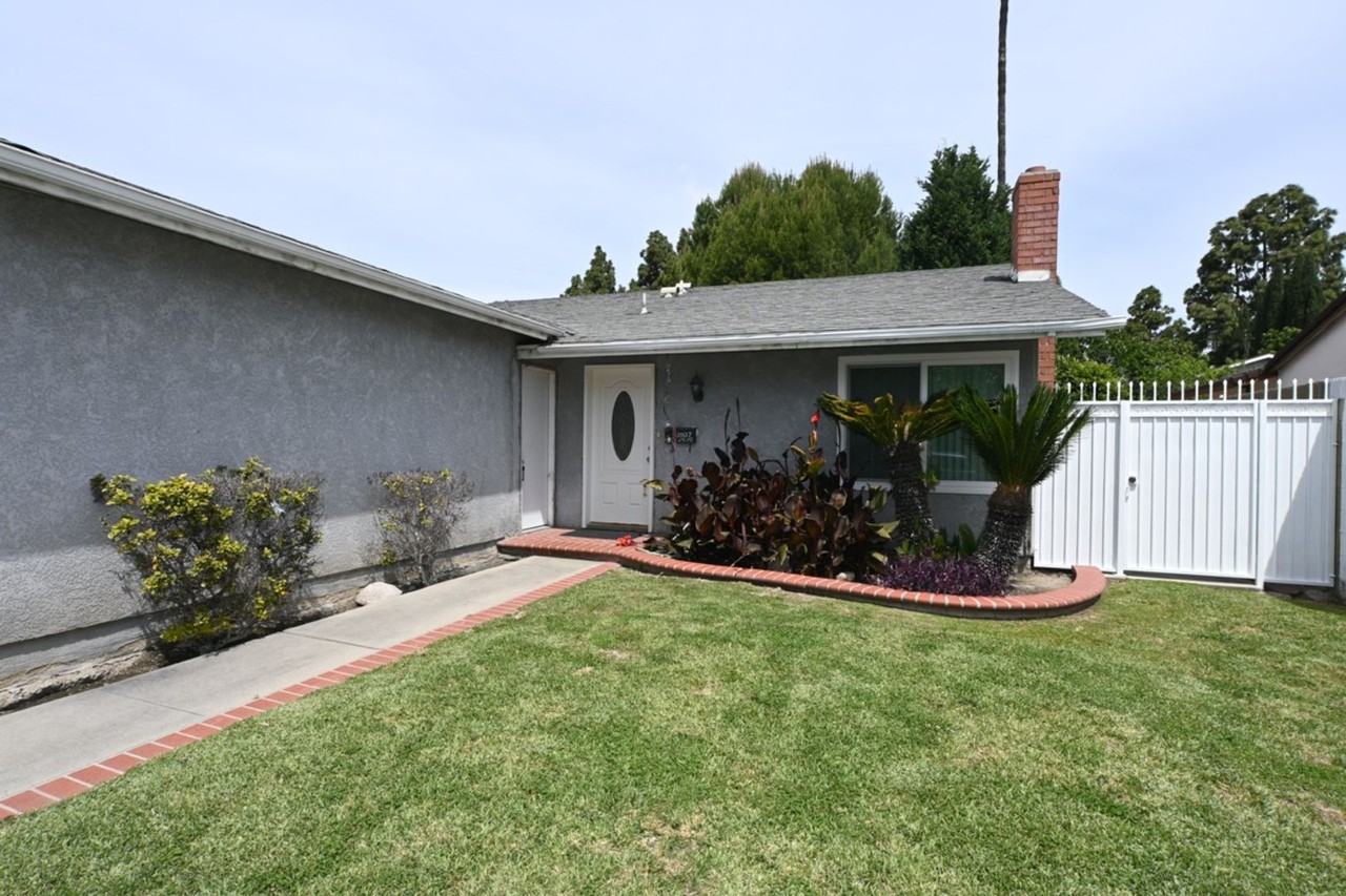 13107 Caravel St - Photo 2 of 18