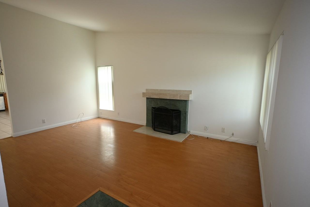 13107 Caravel St - Photo 3 of 18