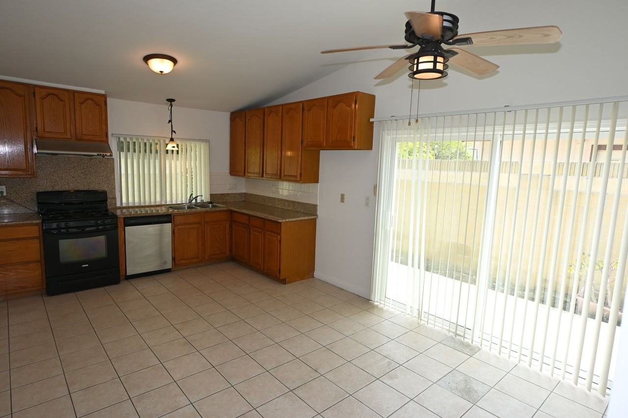 13107 Caravel St - Photo 6 of 18